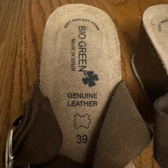 BIO Green Made in Spain Brown Suede Wedge Sandal Gold Buckle Size 39 8.5 - Picture 3 of 6